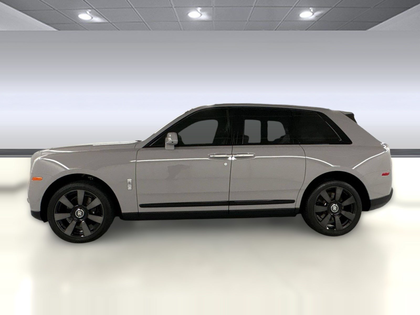 Used 2021 Rolls-Royce Cullinan AWD/4WD image 2
