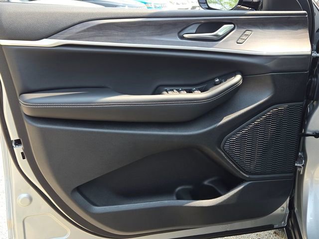 New 2025 Jeep Grand Cherokee L Limited image 23