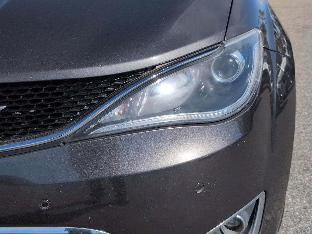 Certified 2018 Chrysler Pacifica Limited w/ Tire & Wheel Group image 10