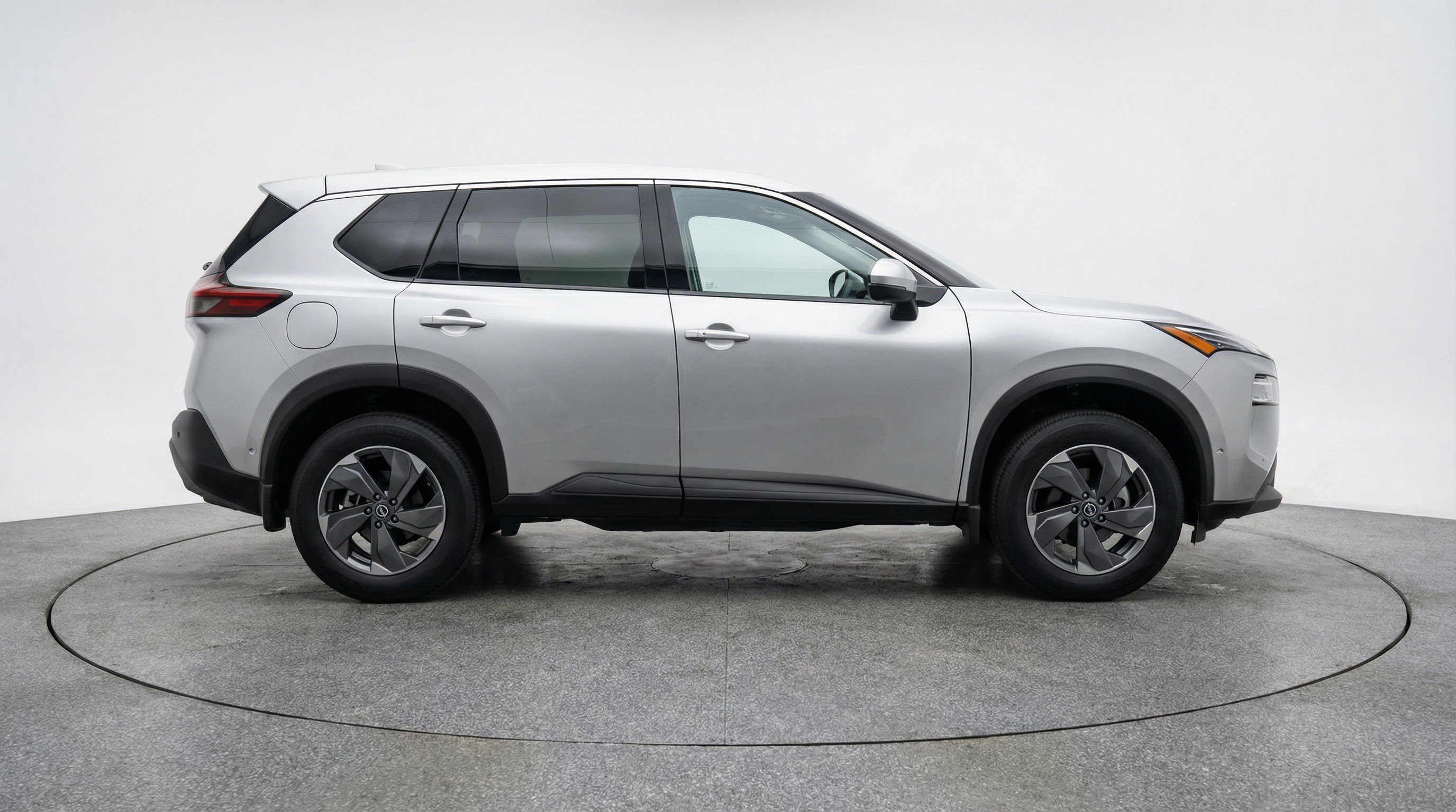 Used 2025 Nissan Rogue SV AWD/4WD image 11