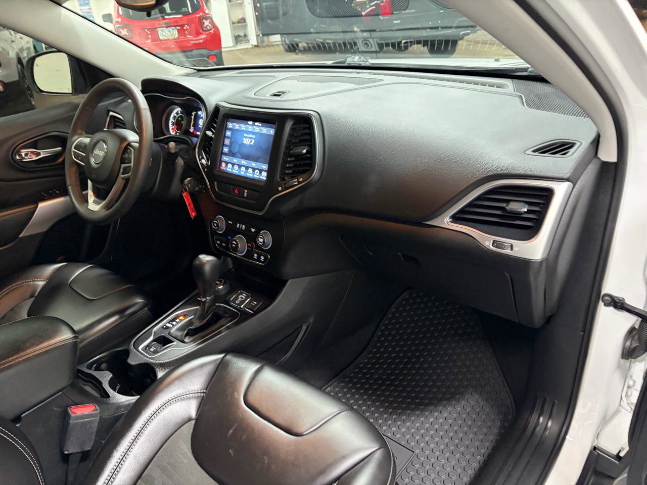 Used 2022 Jeep Cherokee Latitude w/ Trailer Tow Group image 17