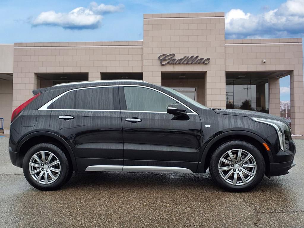 Used 2022 Cadillac XT4 Premium Luxury w/ Enhanced Visibility Package image 4