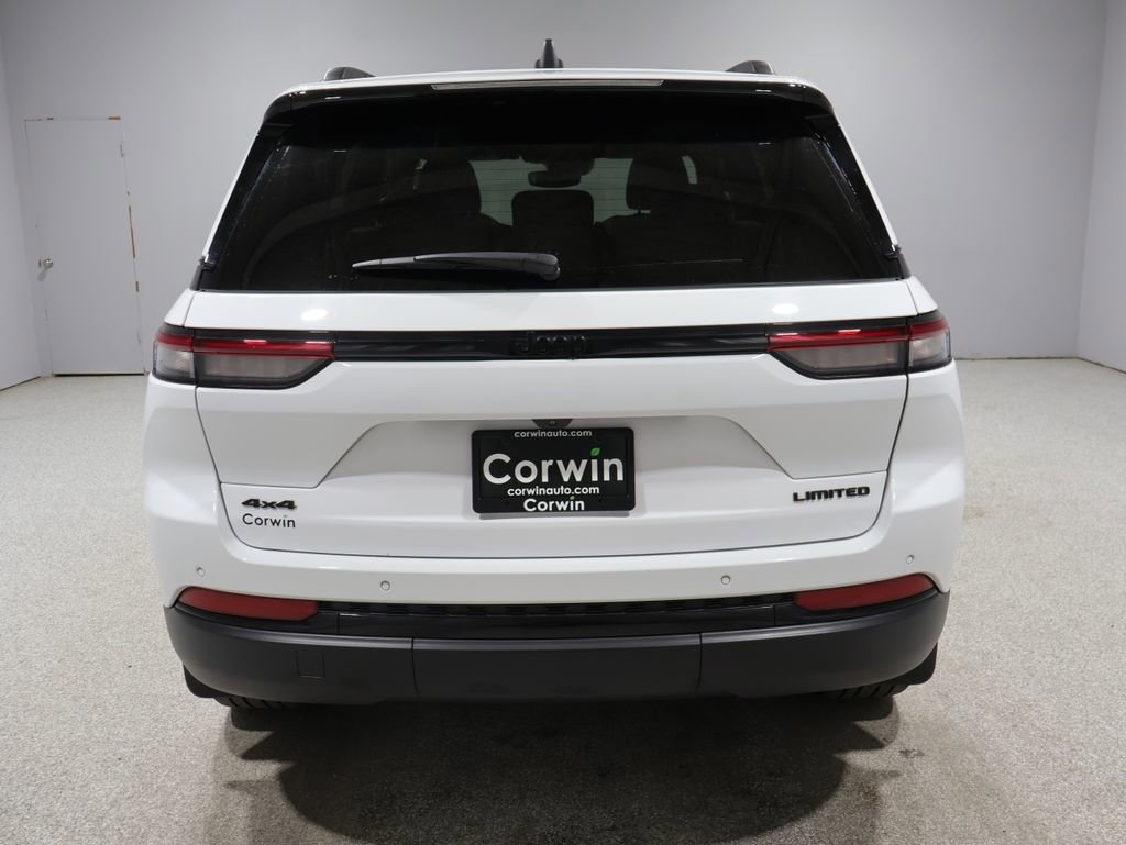 Used 2024 Jeep Grand Cherokee Limited w/ Black Appearance Package AWD/4WD video 3