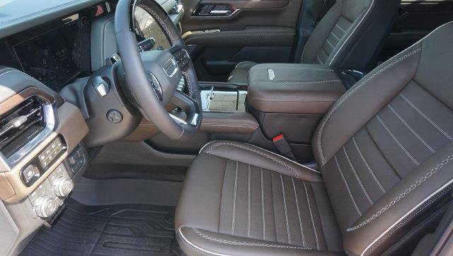 New 2027 GMC Yukon XL Denali Ultimate w/ LPO, Floor Liner Package AWD/4WD image 7