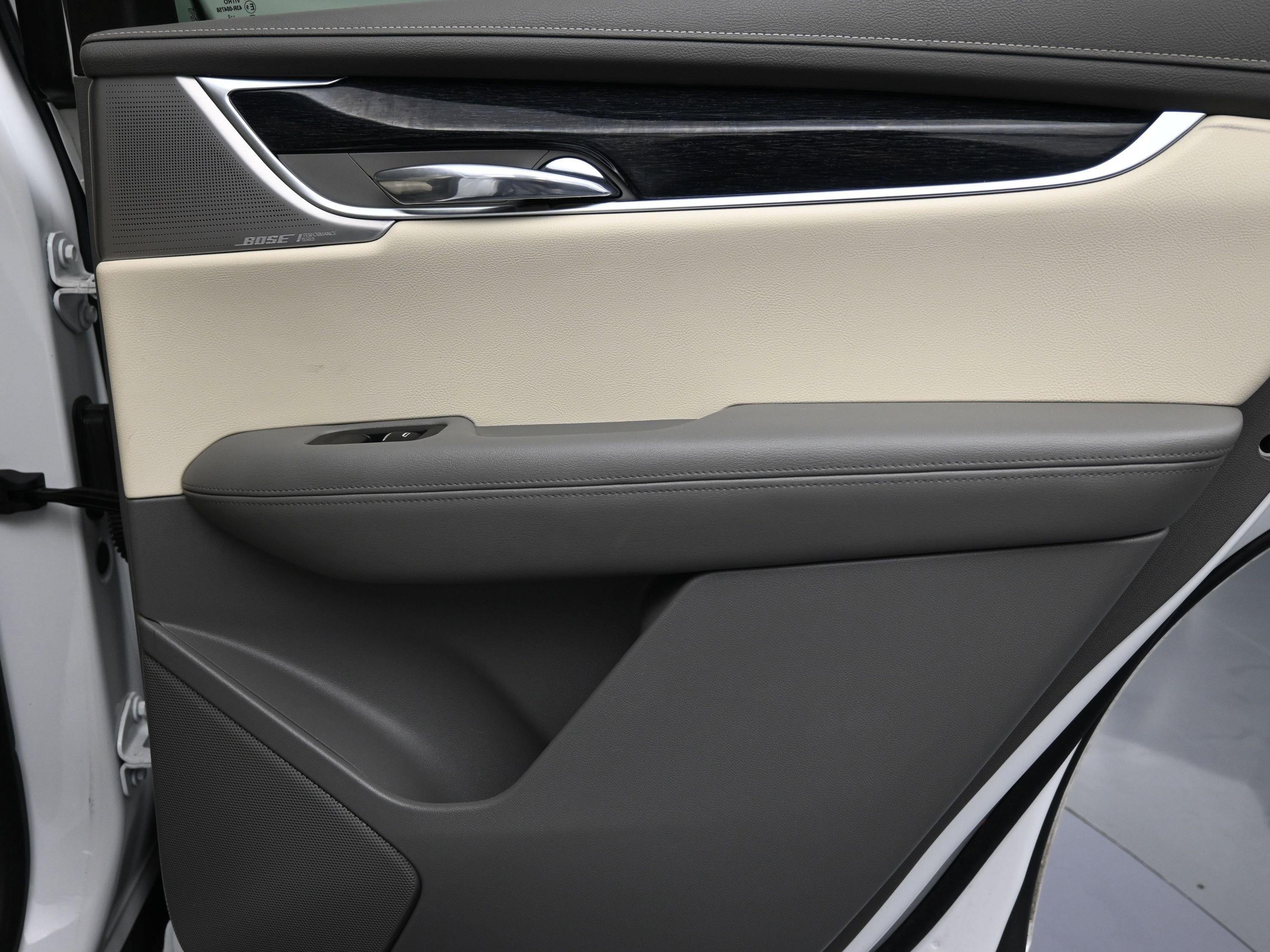 Used 2023 Cadillac XT6 Premium Luxury image 11