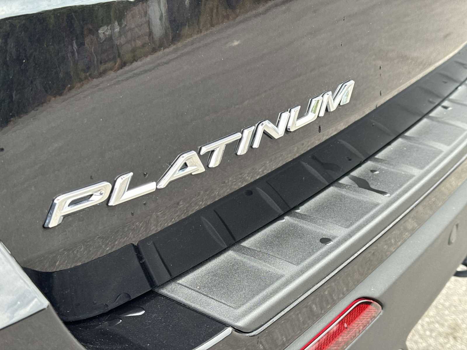 Used 2025 Ford Explorer Platinum RWD image 12