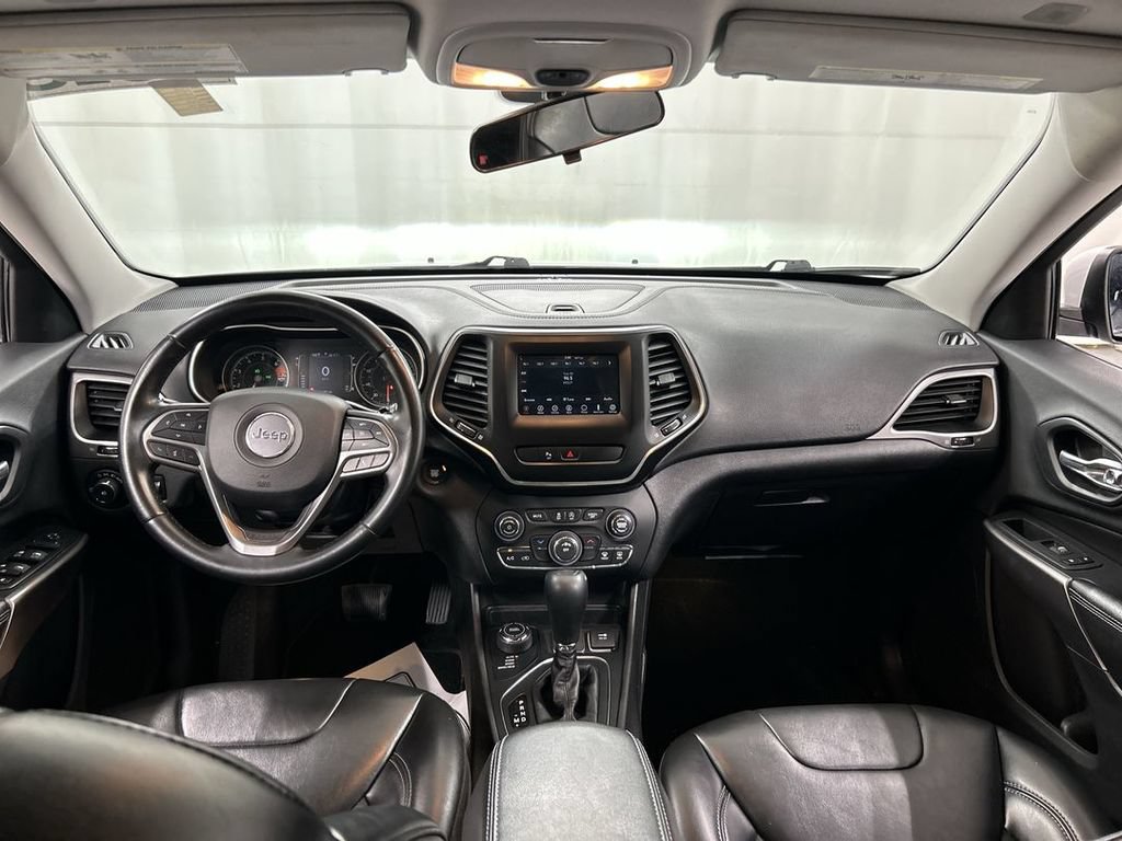Used 2019 Jeep Cherokee Latitude Plus AWD/4WD image 18