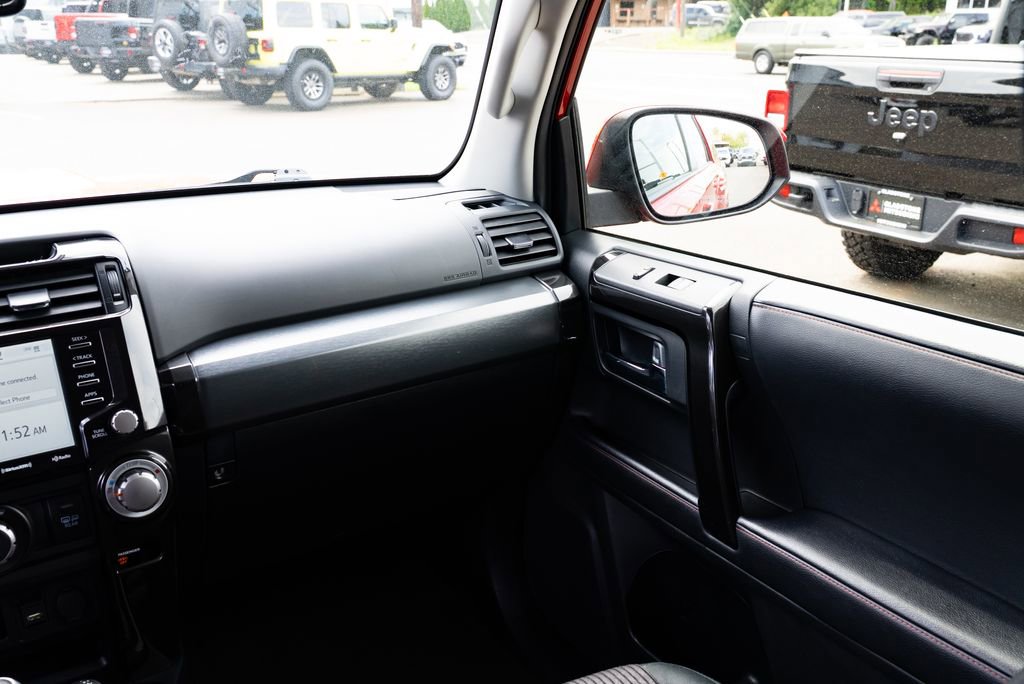 Used 2022 Toyota 4Runner TRD Off-Road AWD/4WD image 10