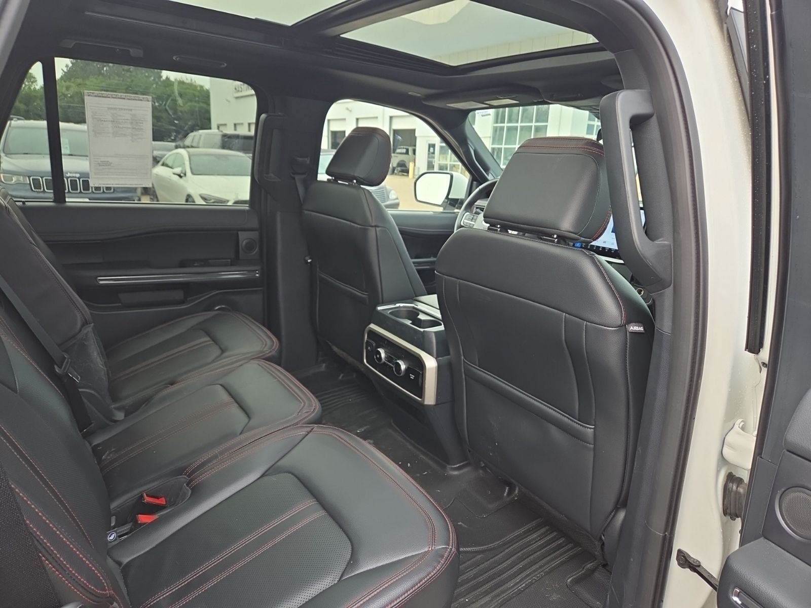 Used 2024 Ford Expedition Limited AWD/4WD image 13