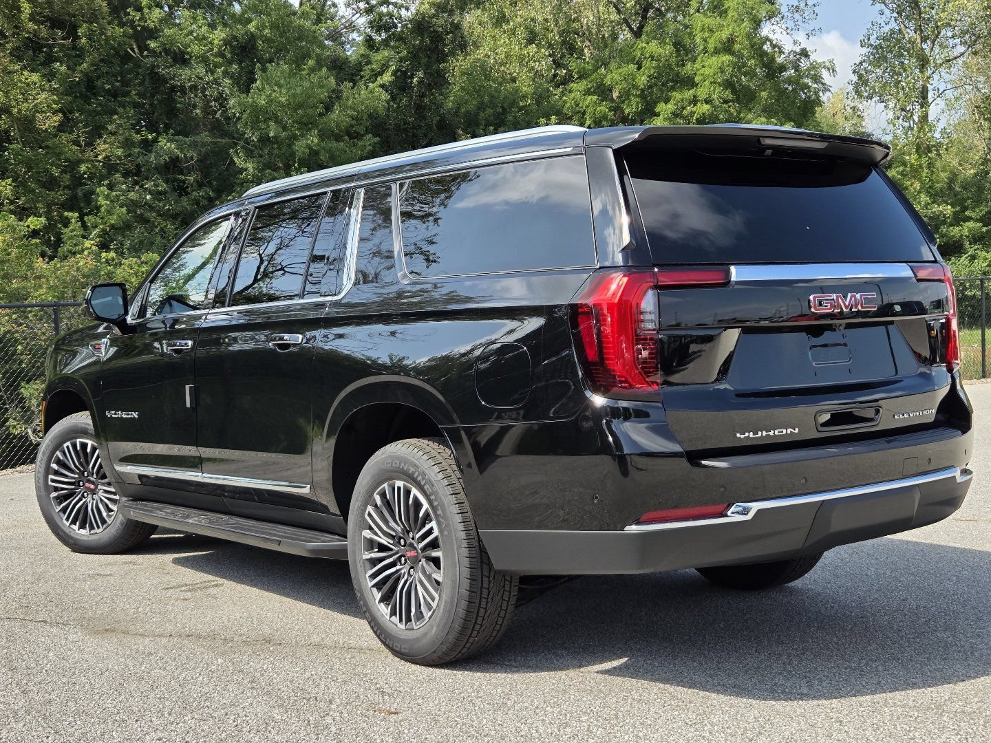New 2026 GMC Yukon XL Elevation AWD/4WD image 16