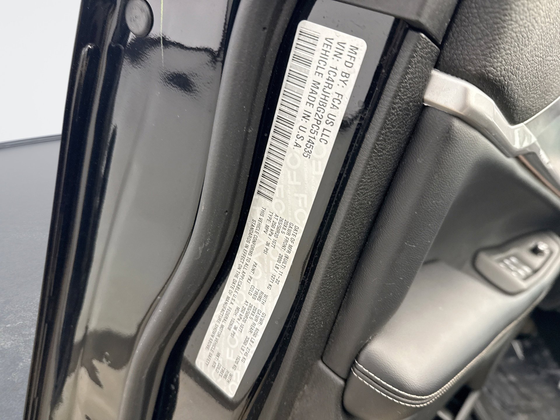 Used 2023 Jeep Grand Cherokee Limited AWD/4WD image 19
