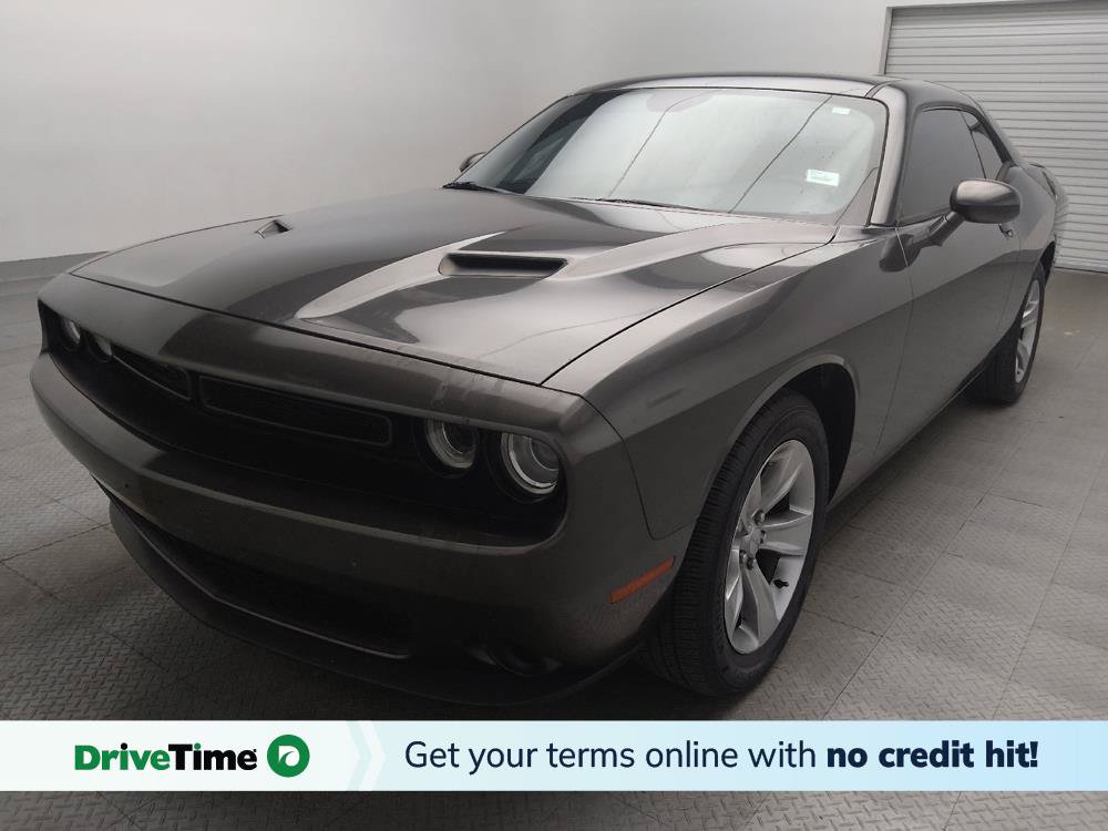 Used 2018 Dodge Challenger SXT RWD image 1