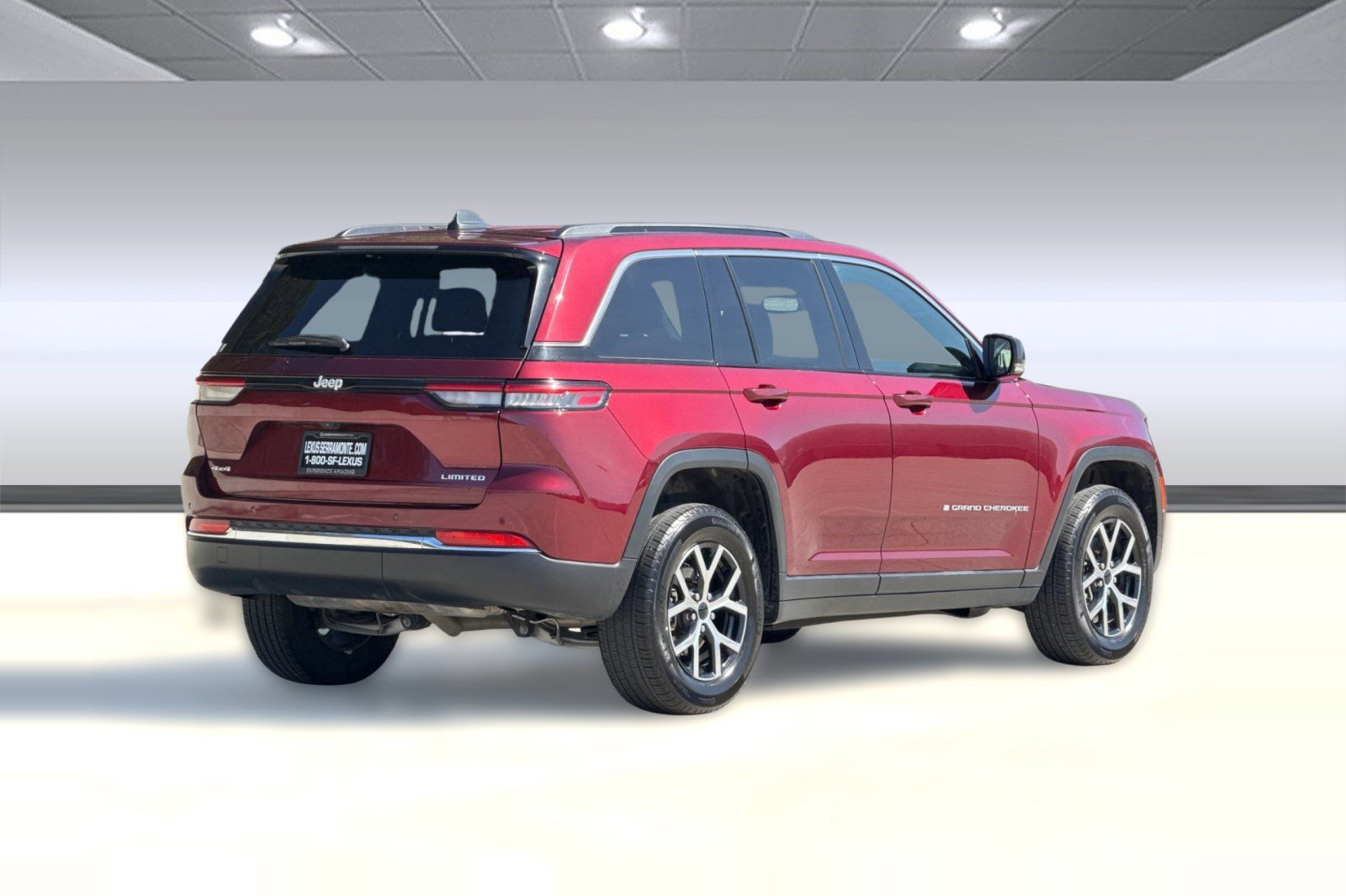 Used 2024 Jeep Grand Cherokee Limited AWD/4WD image 8