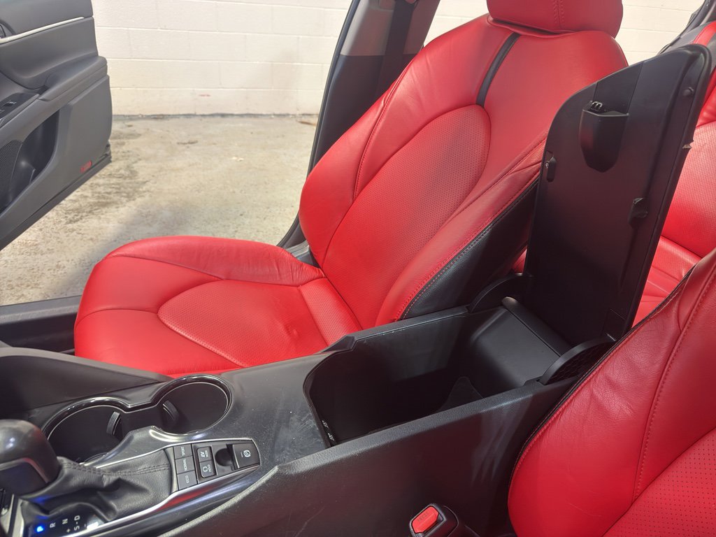 Used 2020 Toyota Camry SE w/ Sunroof Package image 20