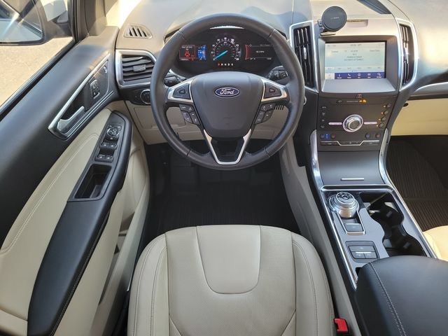 Used 2020 Ford Edge Titanium w/ Equipment Group 301A FWD image 9