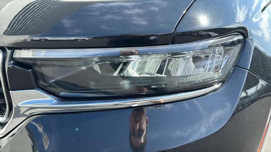 Used 2023 Jeep Grand Cherokee Limited image 6