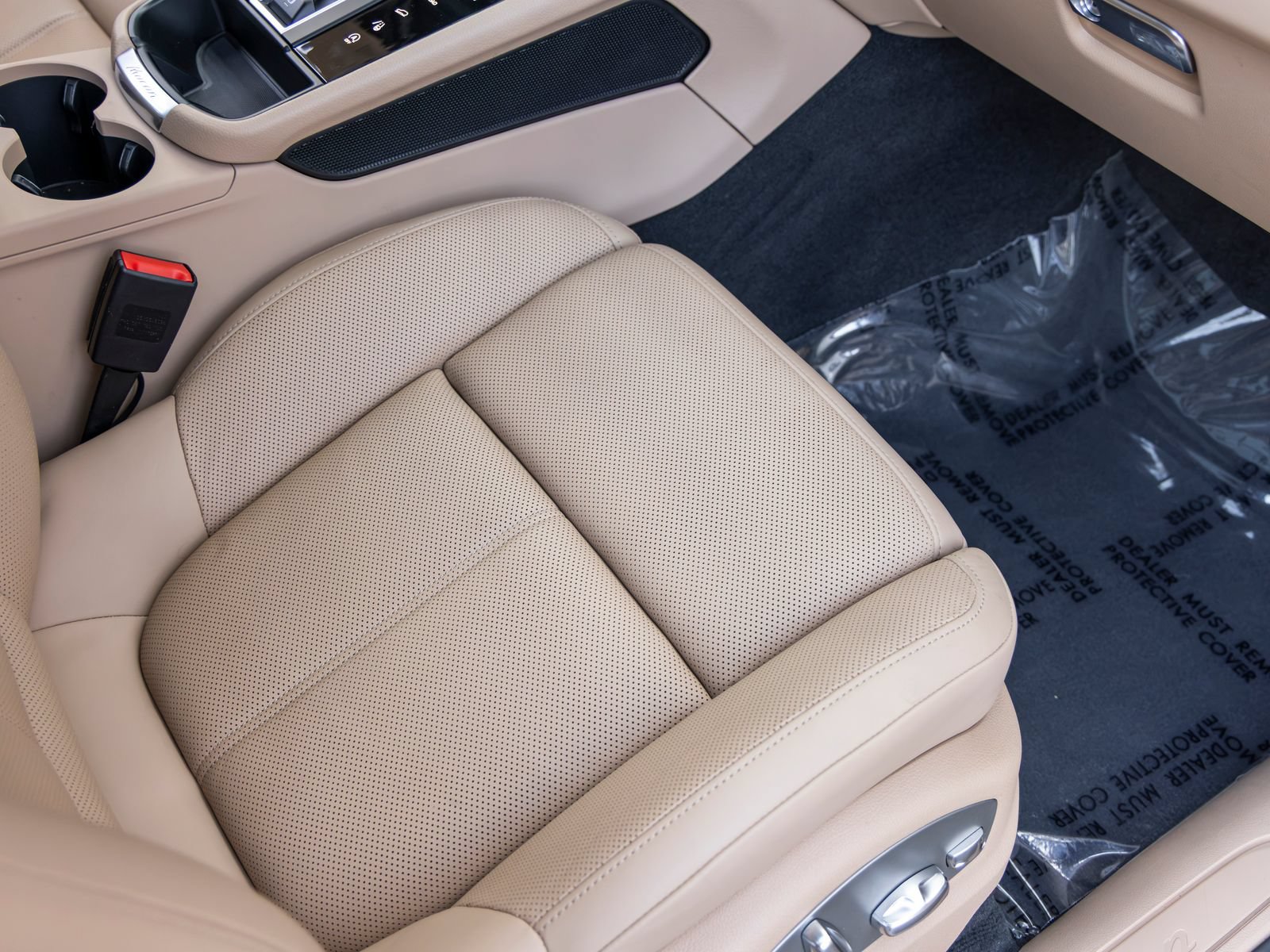 Certified 2026 Porsche Macan AWD/4WD image 64