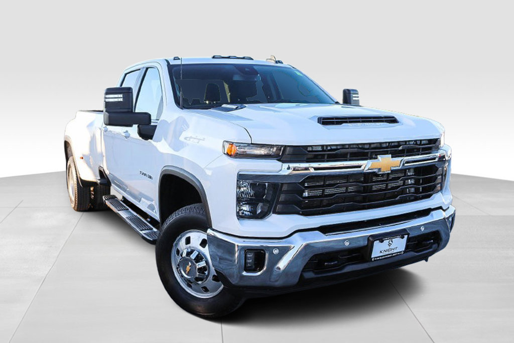 Used 2025 Chevrolet Silverado 3500 LT w/ Safety Package AWD/4WD image 2