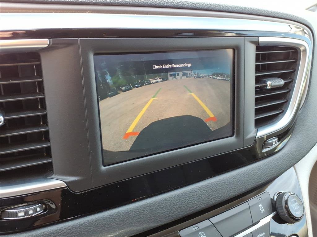 Used 2023 Chrysler Voyager LX image 29