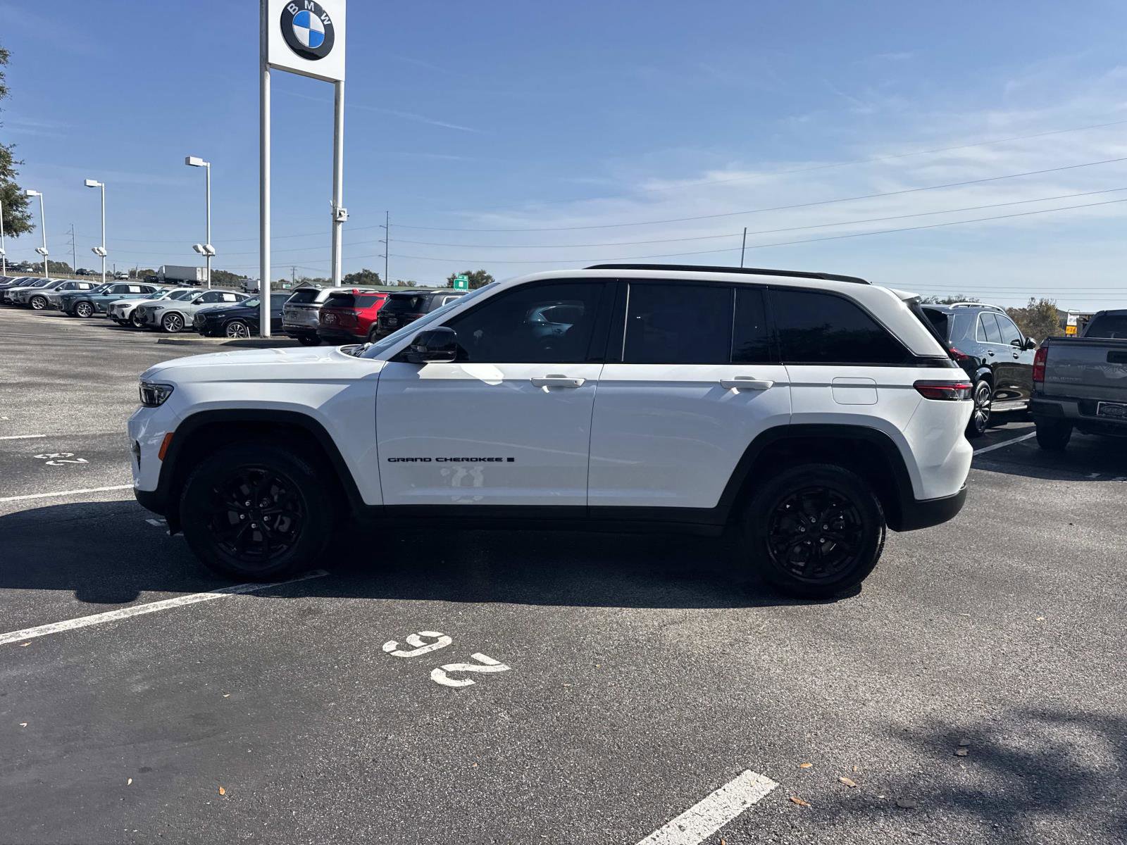 Used 2024 Jeep Grand Cherokee Altitude image 7