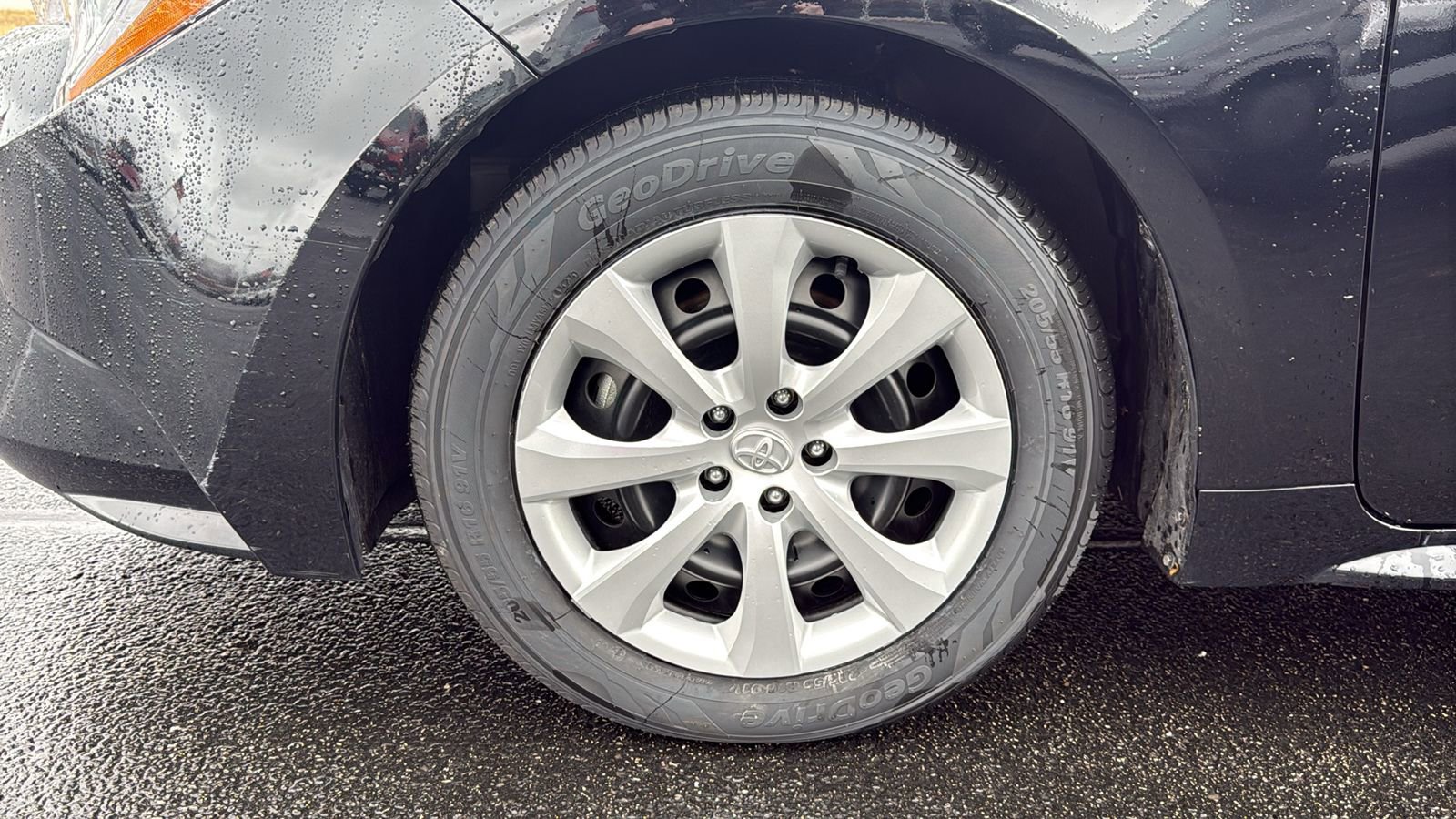 Certified 2025 Toyota Corolla LE image 9