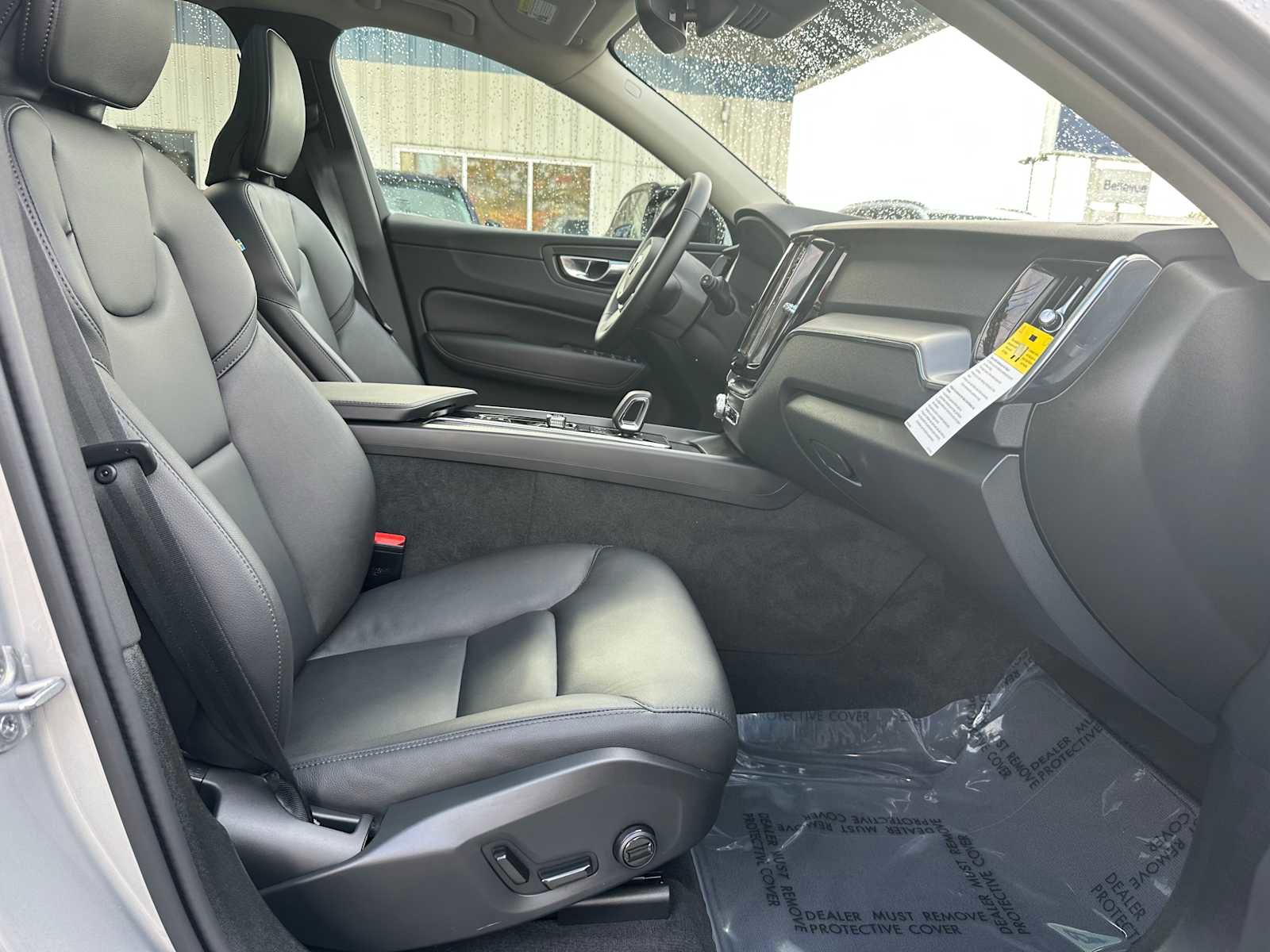 Used 2025 Volvo XC60 B5 Core w/ Climate Package image 10