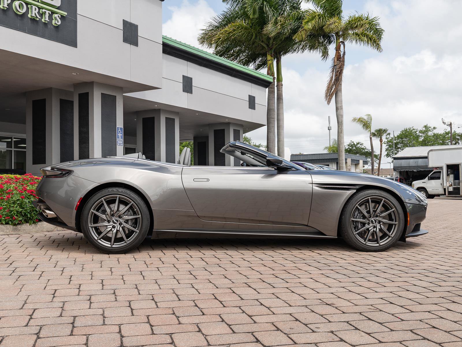 Used 2020 Aston Martin DB11 Volante image 19