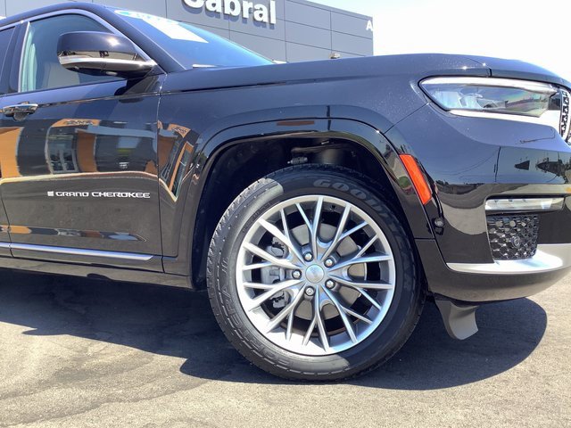 Used 2022 Jeep Grand Cherokee L Summit w/ Advanced Protech Group IV image 3