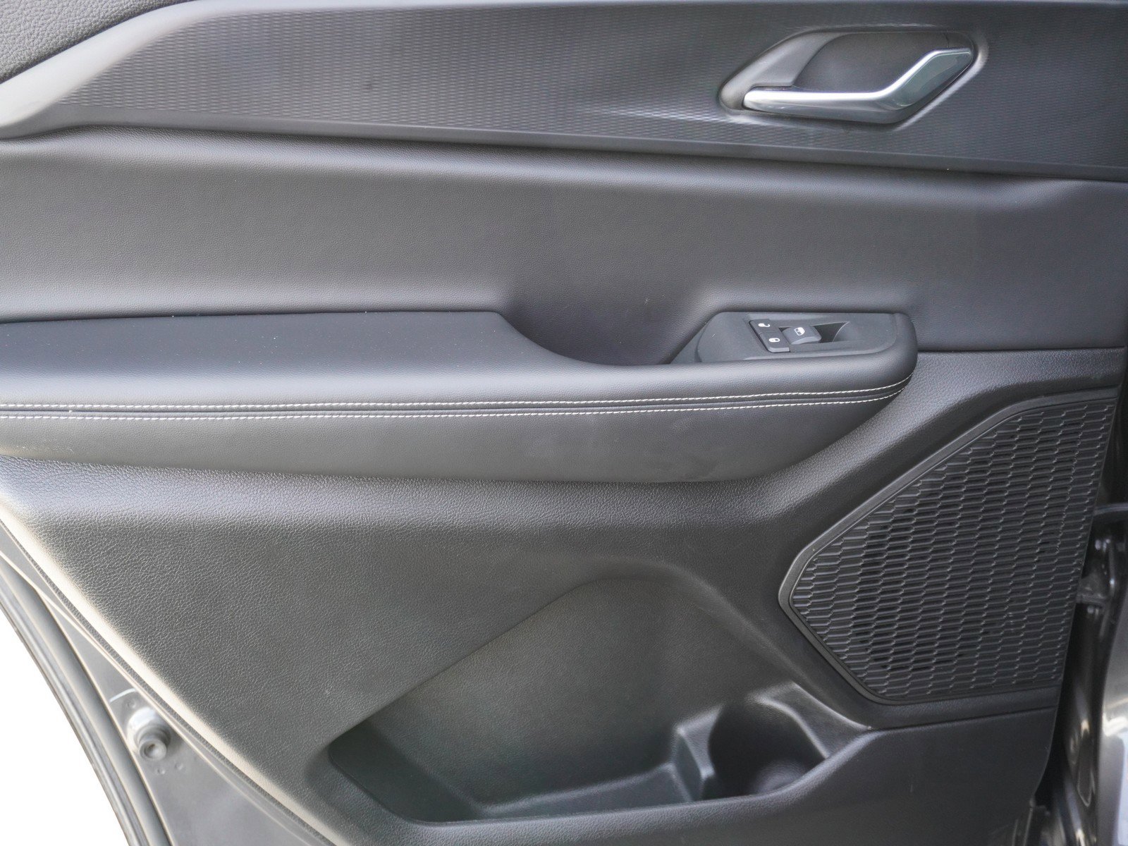 Used 2025 Jeep Grand Cherokee L Laredo image 13