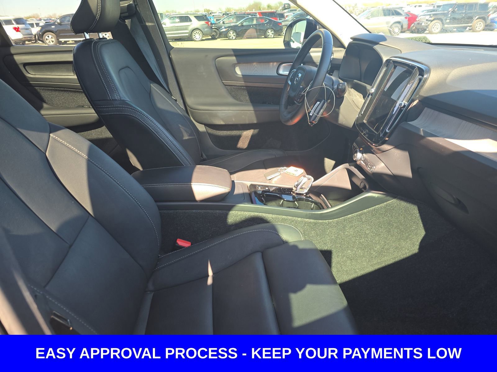 Used 2024 Volvo XC40 B5 Plus image 13