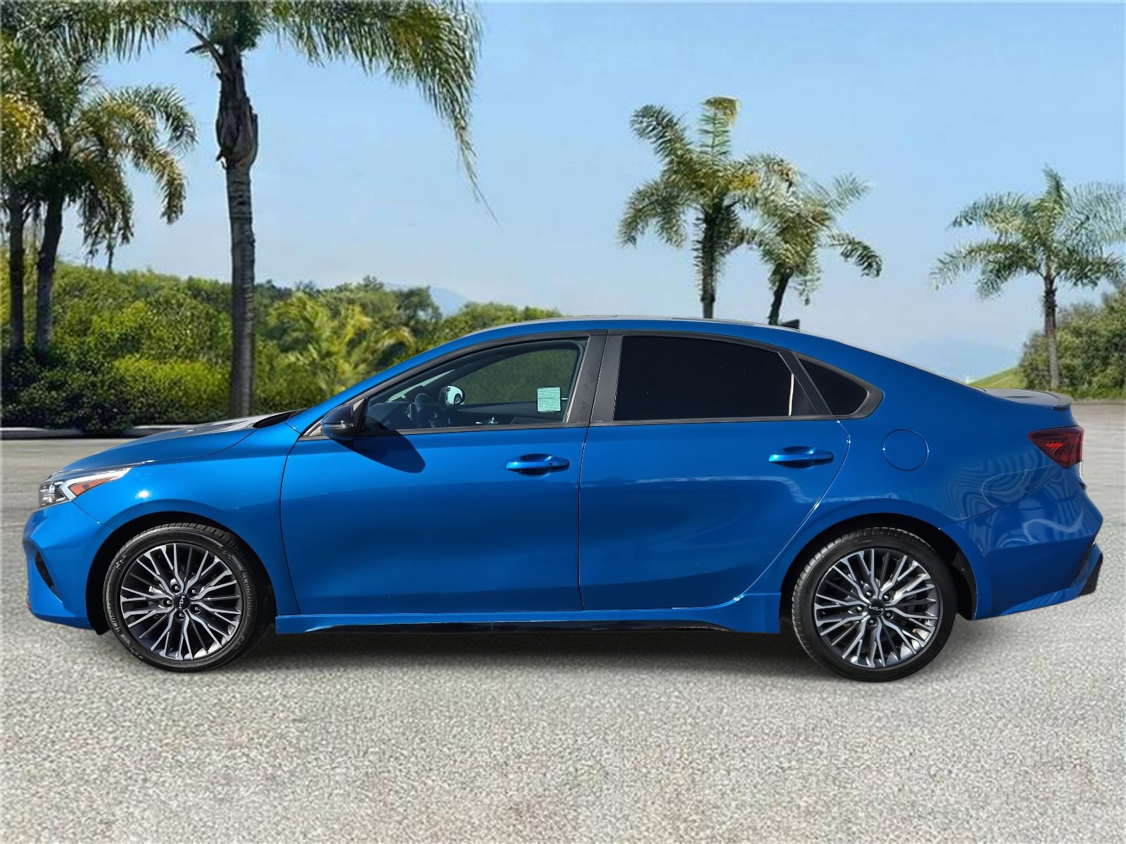 Used 2023 Kia Forte GT-Line w/ GT-Line Premium Package image 2