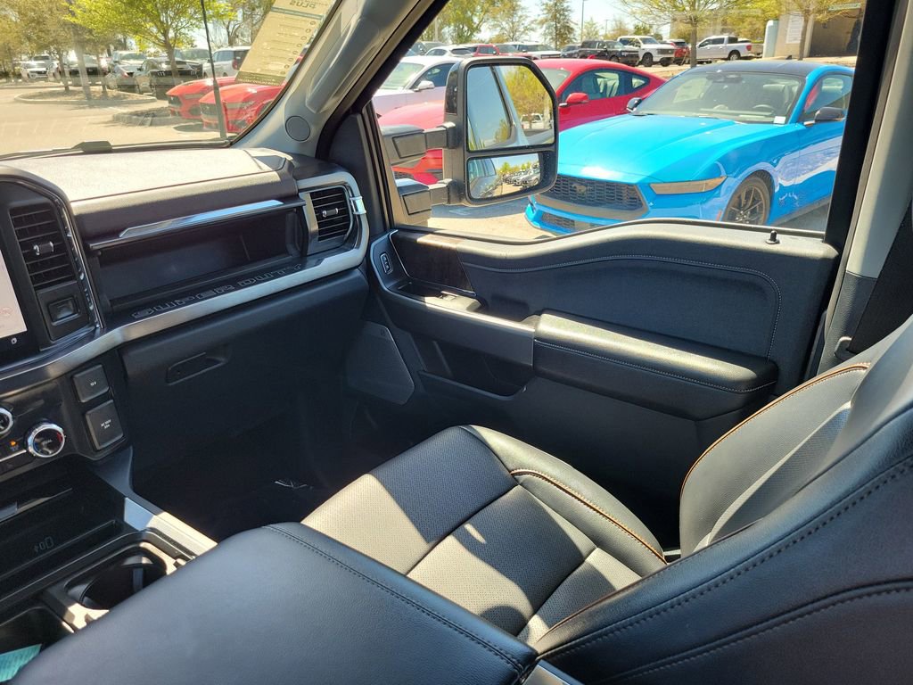 Used 2025 Ford F250 Lariat w/ Black Appearance Package image 13