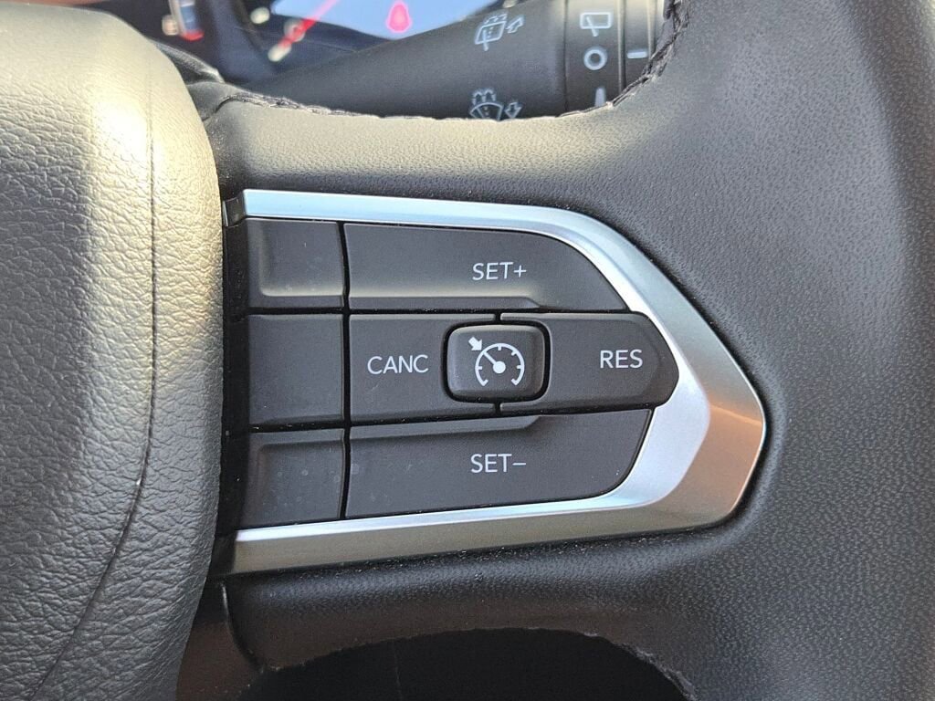 Used 2024 Jeep Compass Latitude AWD/4WD image 32
