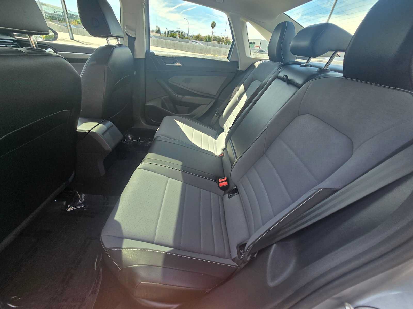 Used 2025 Volkswagen Jetta SE FWD image 16