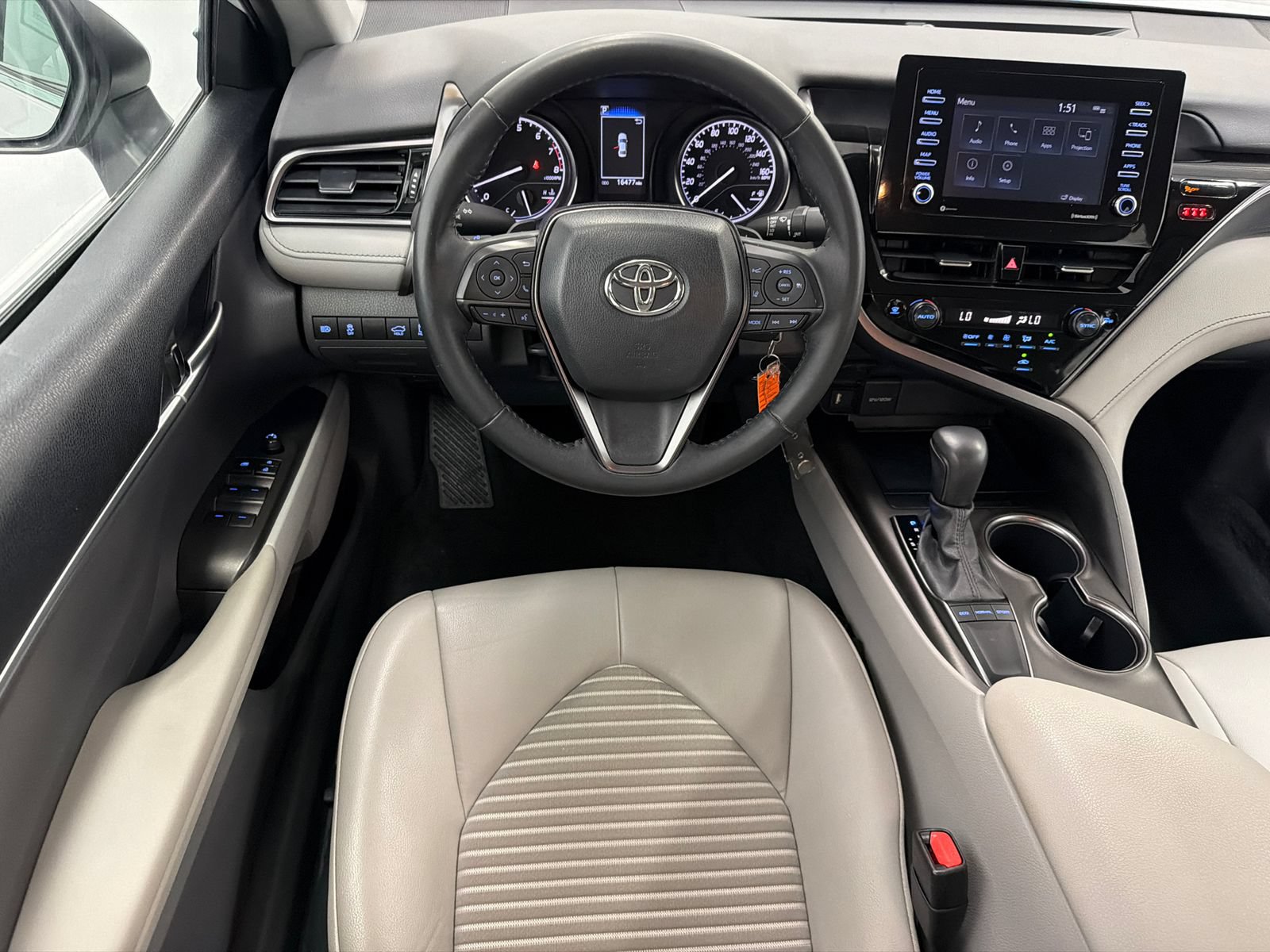 Used 2024 Toyota Camry SE FWD image 16