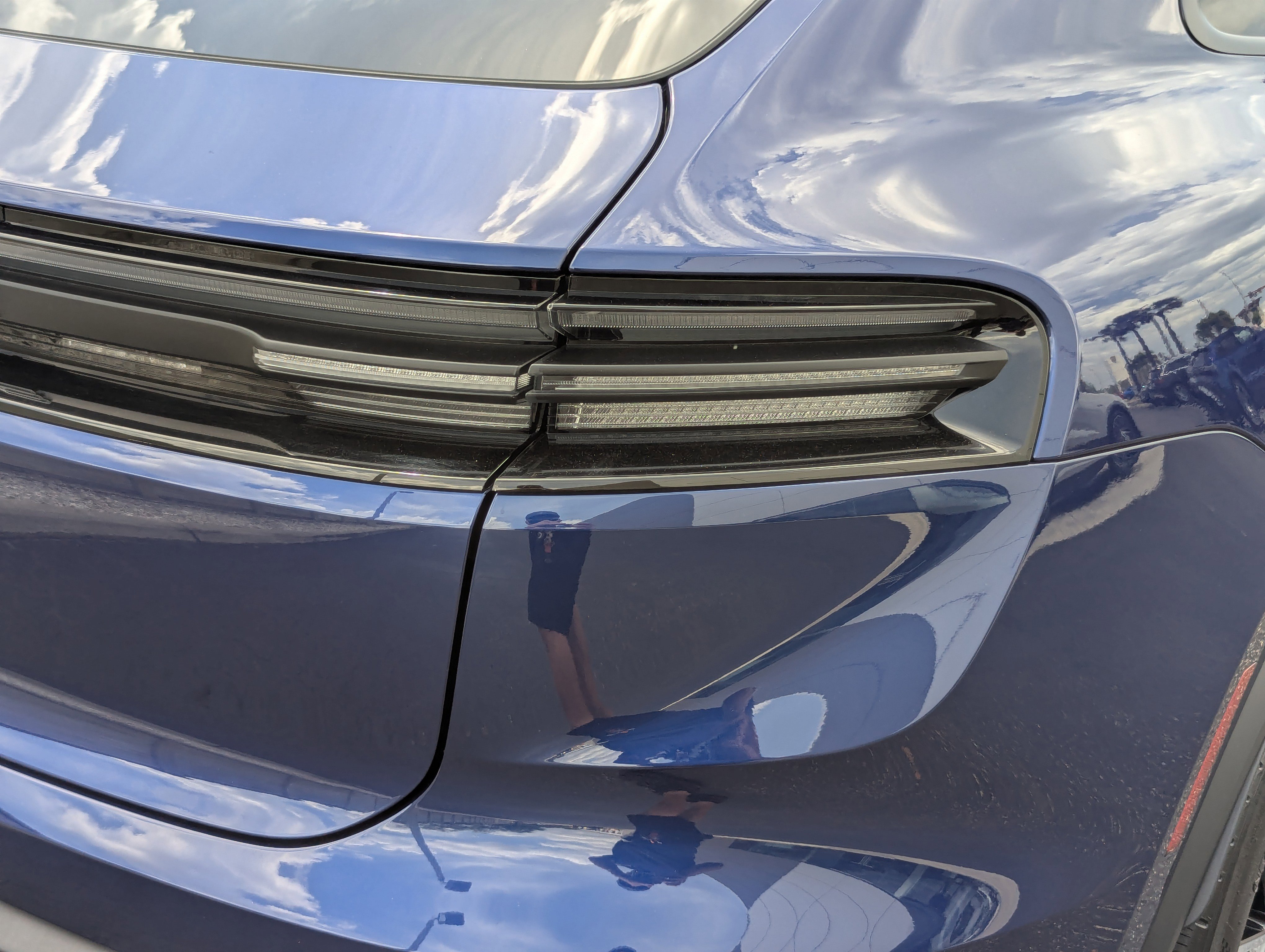Certified 2025 Porsche Macan Electric RWD image 12