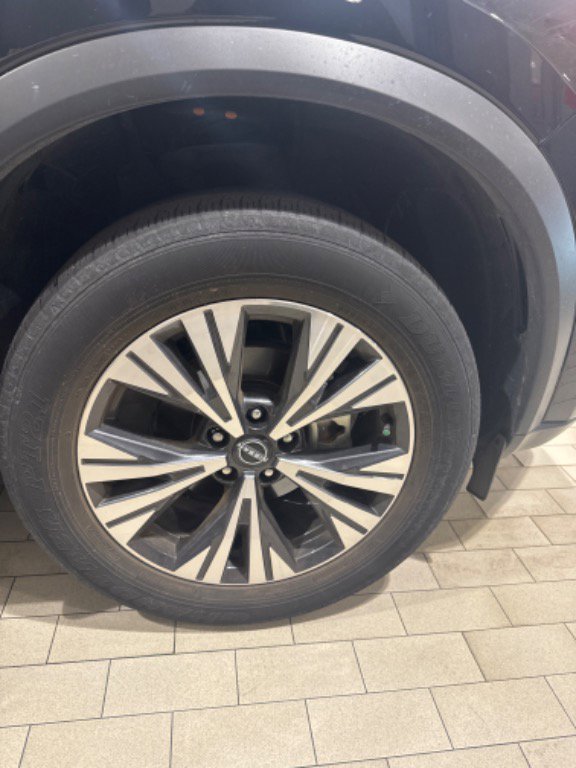 Used 2023 Nissan Rogue SV image 39