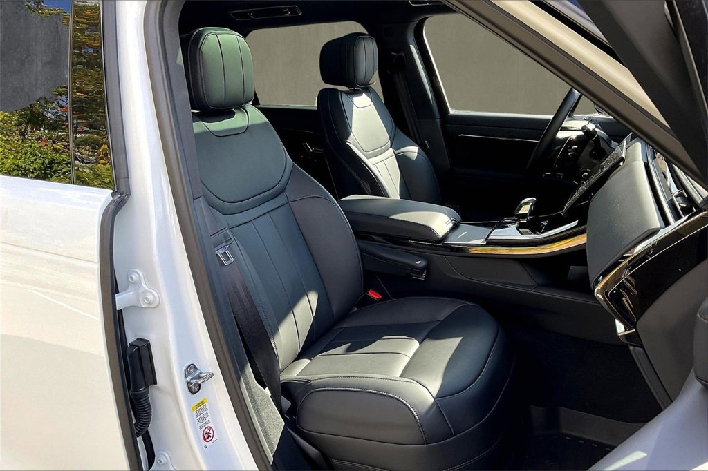 Used 2025 Land Rover Range Rover Sport Dynamic SE image 28