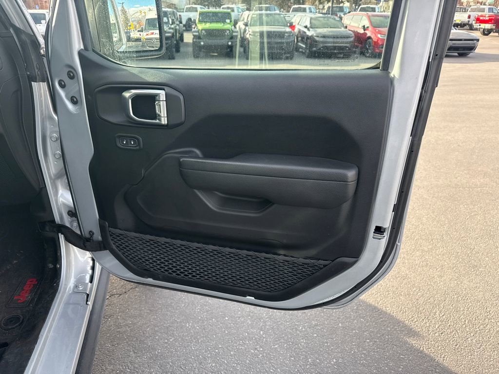 Used 2023 Jeep Wrangler Unlimited Rubicon 4xe image 17