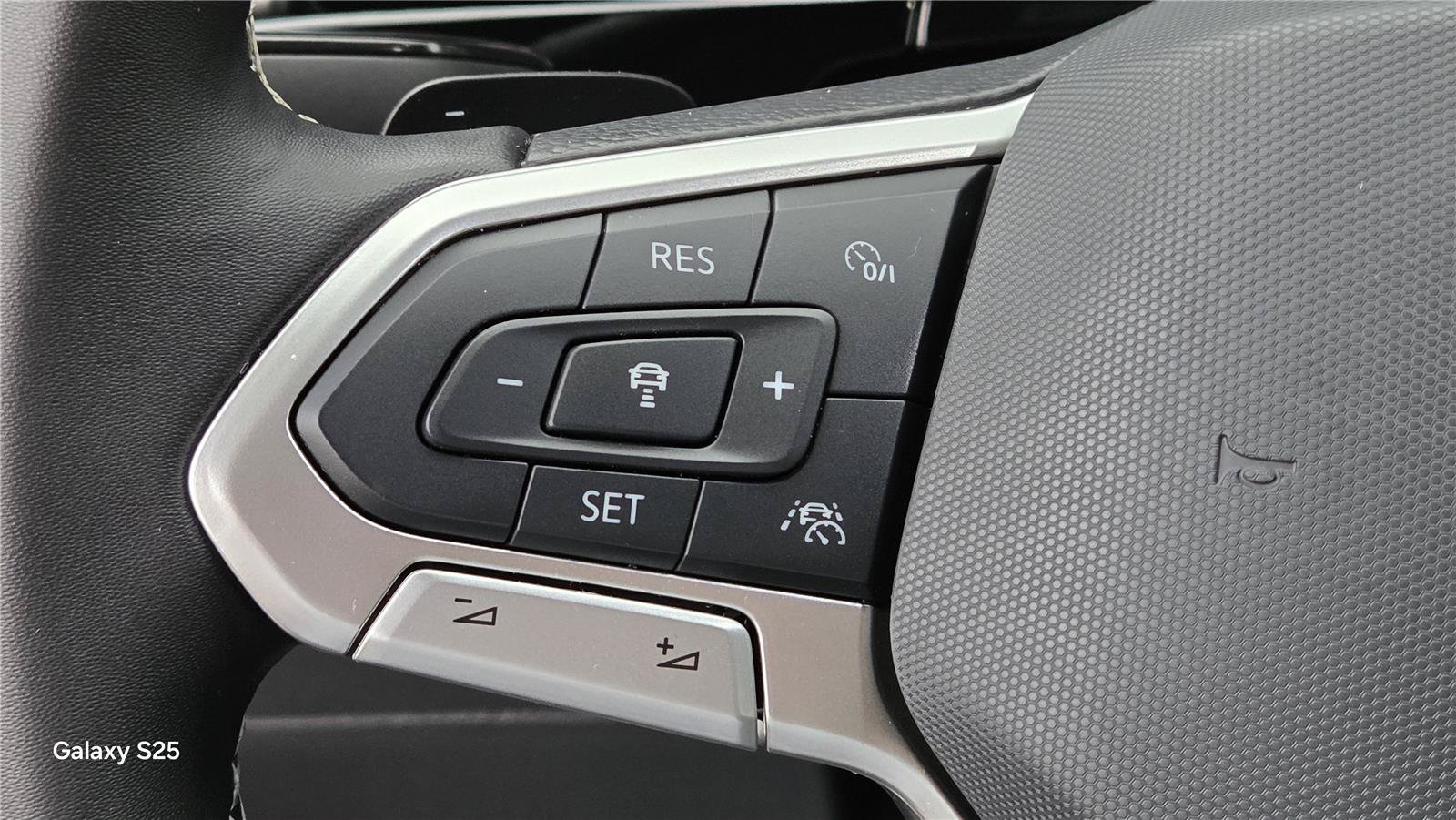 Certified 2024 Volkswagen Atlas Cross Sport SE w/ Black Wheel Package AWD/4WD image 18