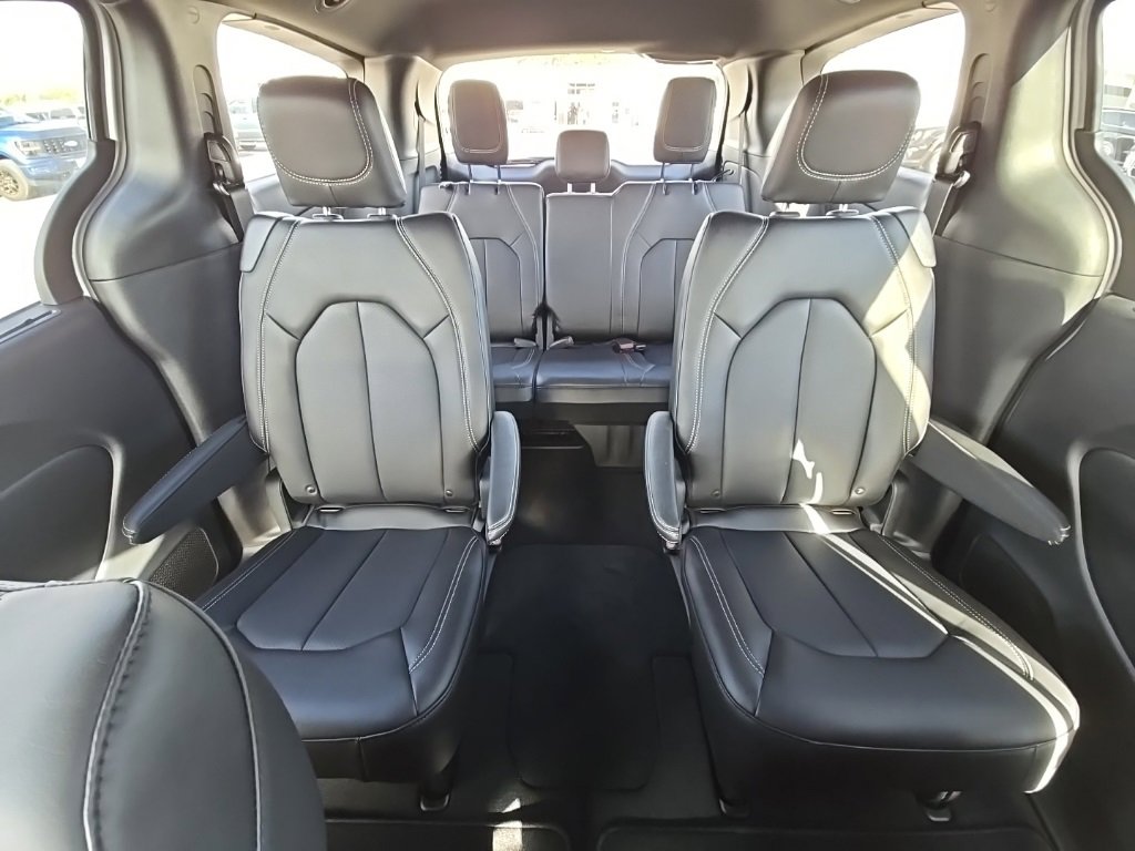 New 2026 Chrysler Pacifica Select image 22