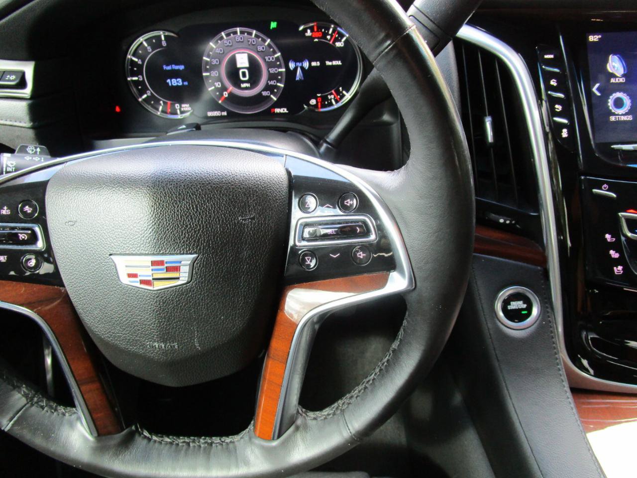 Used 2020 Cadillac Escalade Luxury RWD image 13