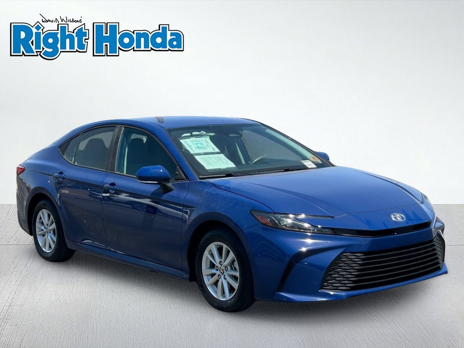 Used 2025 Toyota Camry LE w/ Convenience Package FWD image 8