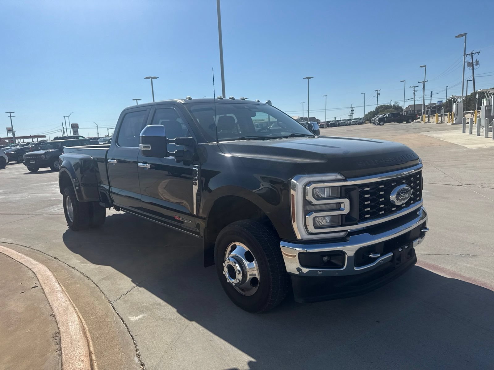 Used 2024 Ford F350 Lariat w/ Lariat Ultimate Package AWD/4WD video 3