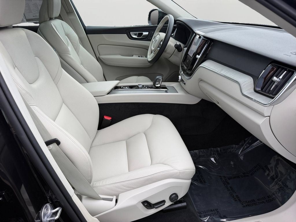 Certified 2024 Volvo XC60 B5 Plus w/ Climate Package AWD/4WD image 8