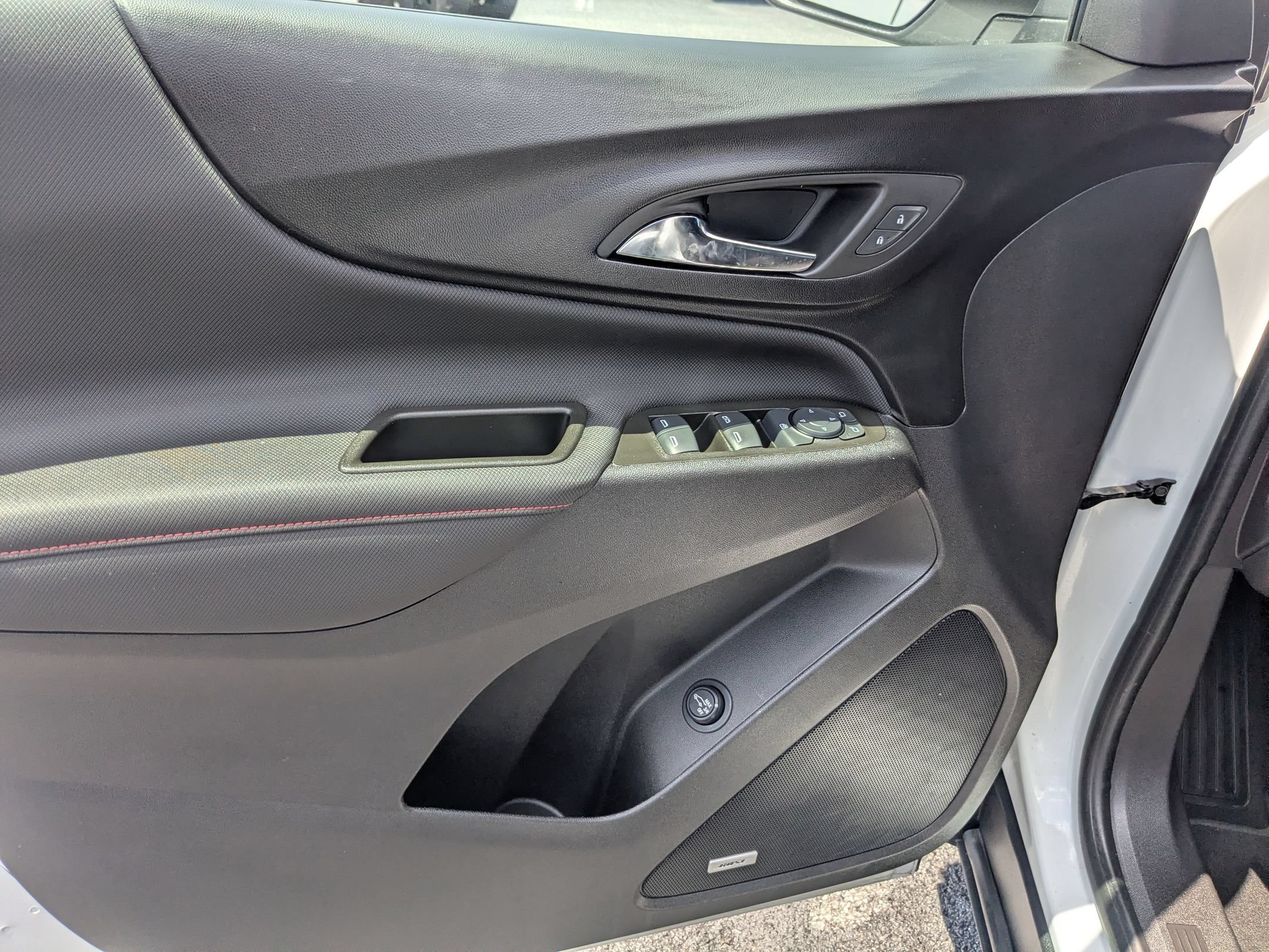 Used 2024 Chevrolet Equinox RS w/ RS Leather Package FWD image 11