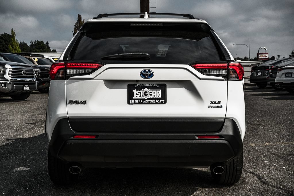 Used 2021 Toyota RAV4 XLE w/ XLE Grade Weather Package AWD/4WD image 16