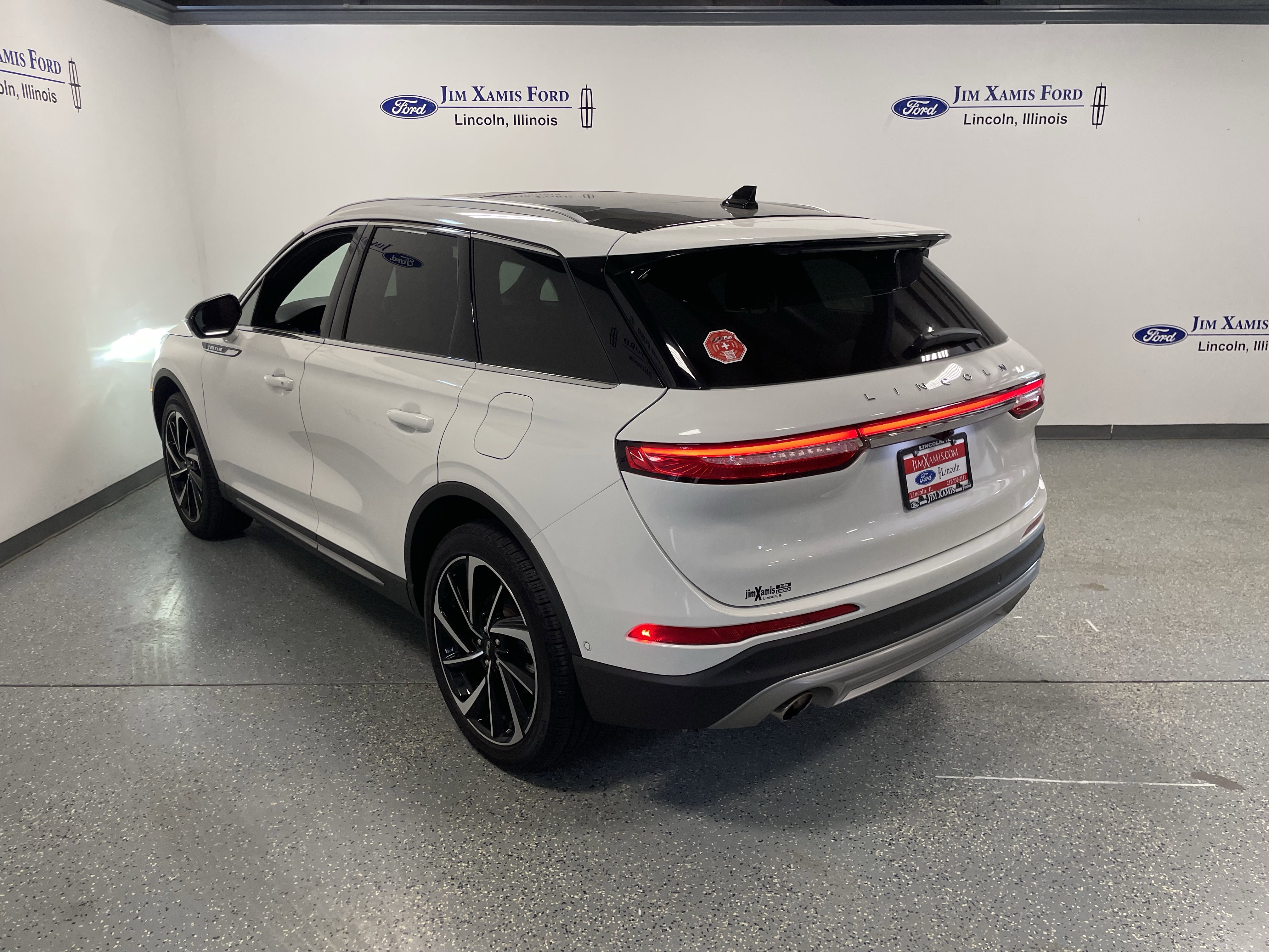 Used 2023 Lincoln Corsair Reserve w/ Equipment Group 202A image 4