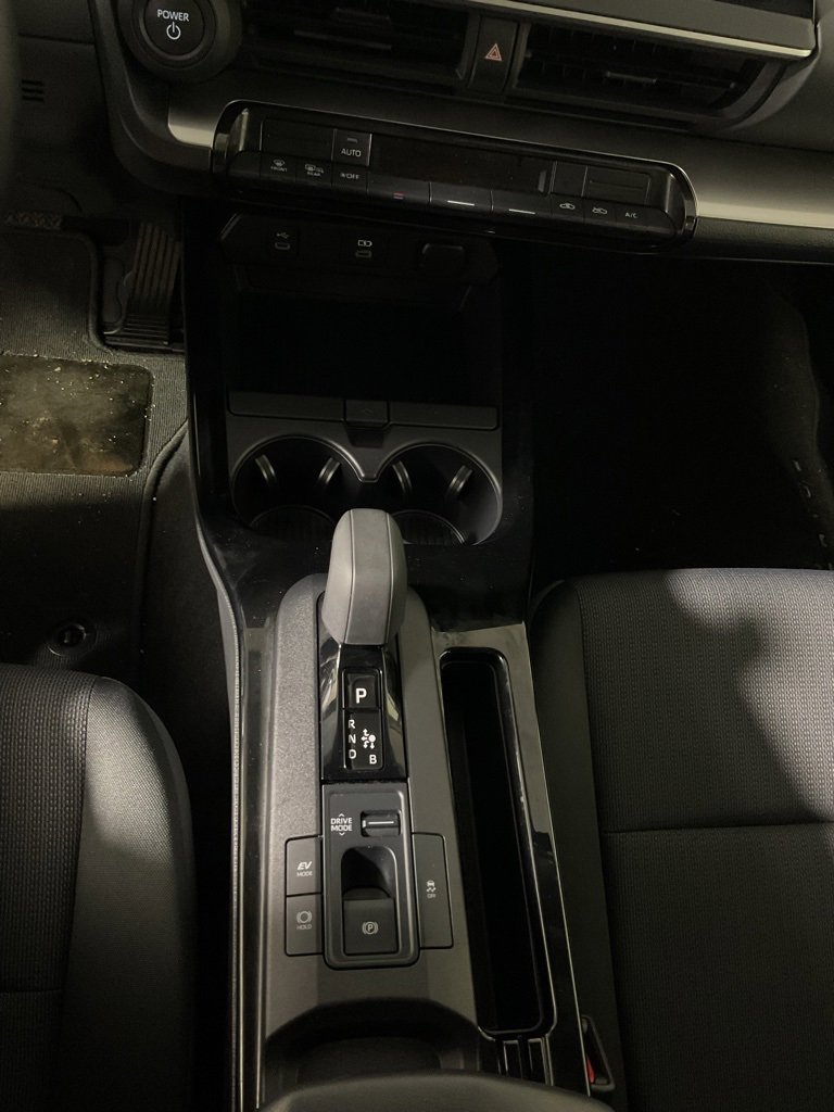 Used 2025 Toyota Prius LE image 28