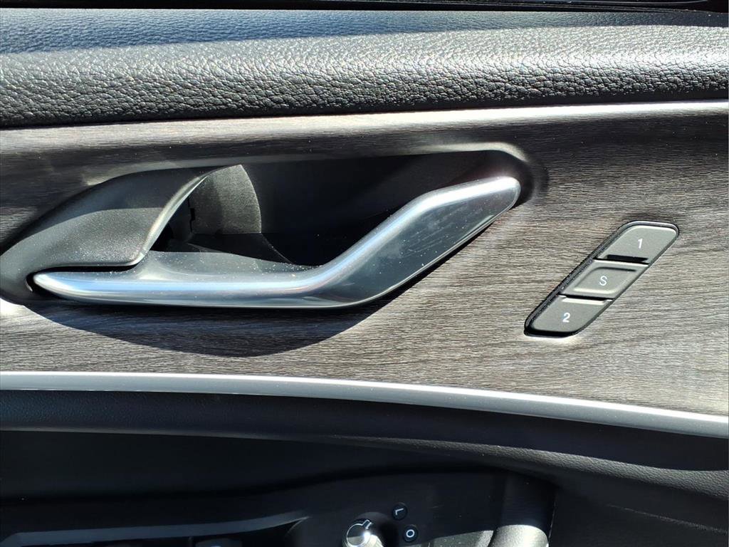 Used 2025 Jeep Grand Cherokee Limited w/ Luxury Tech Group II image 21